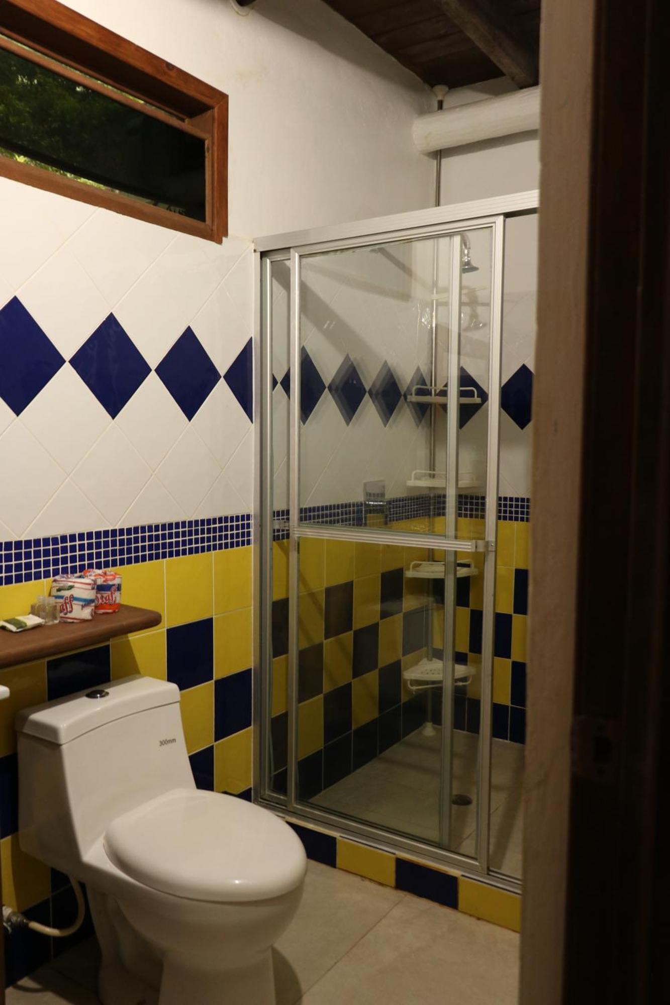 Hotel Salvador Gaviota Livingston Bagian luar foto
