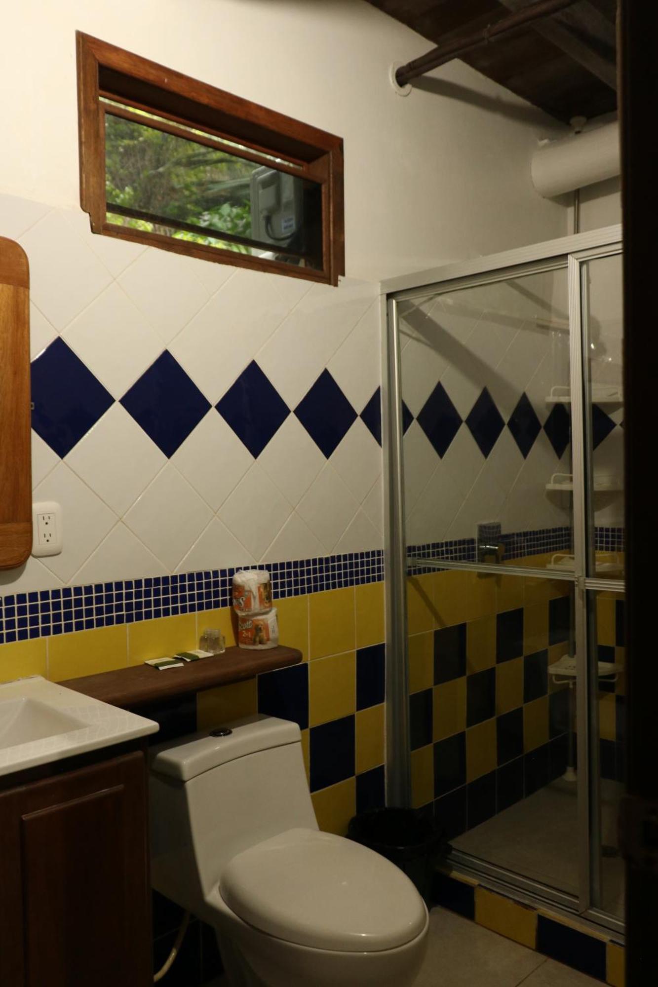 Hotel Salvador Gaviota Livingston Bagian luar foto