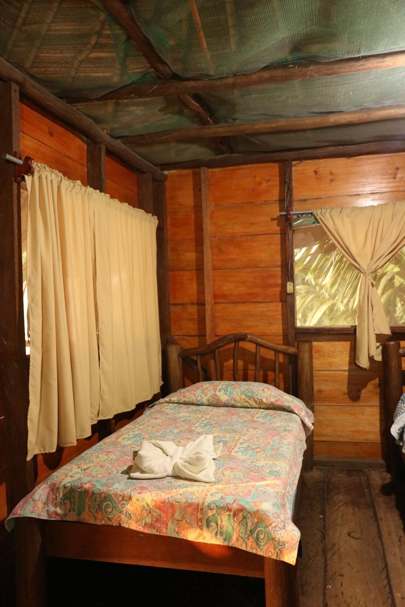 Hotel Salvador Gaviota Livingston Bagian luar foto