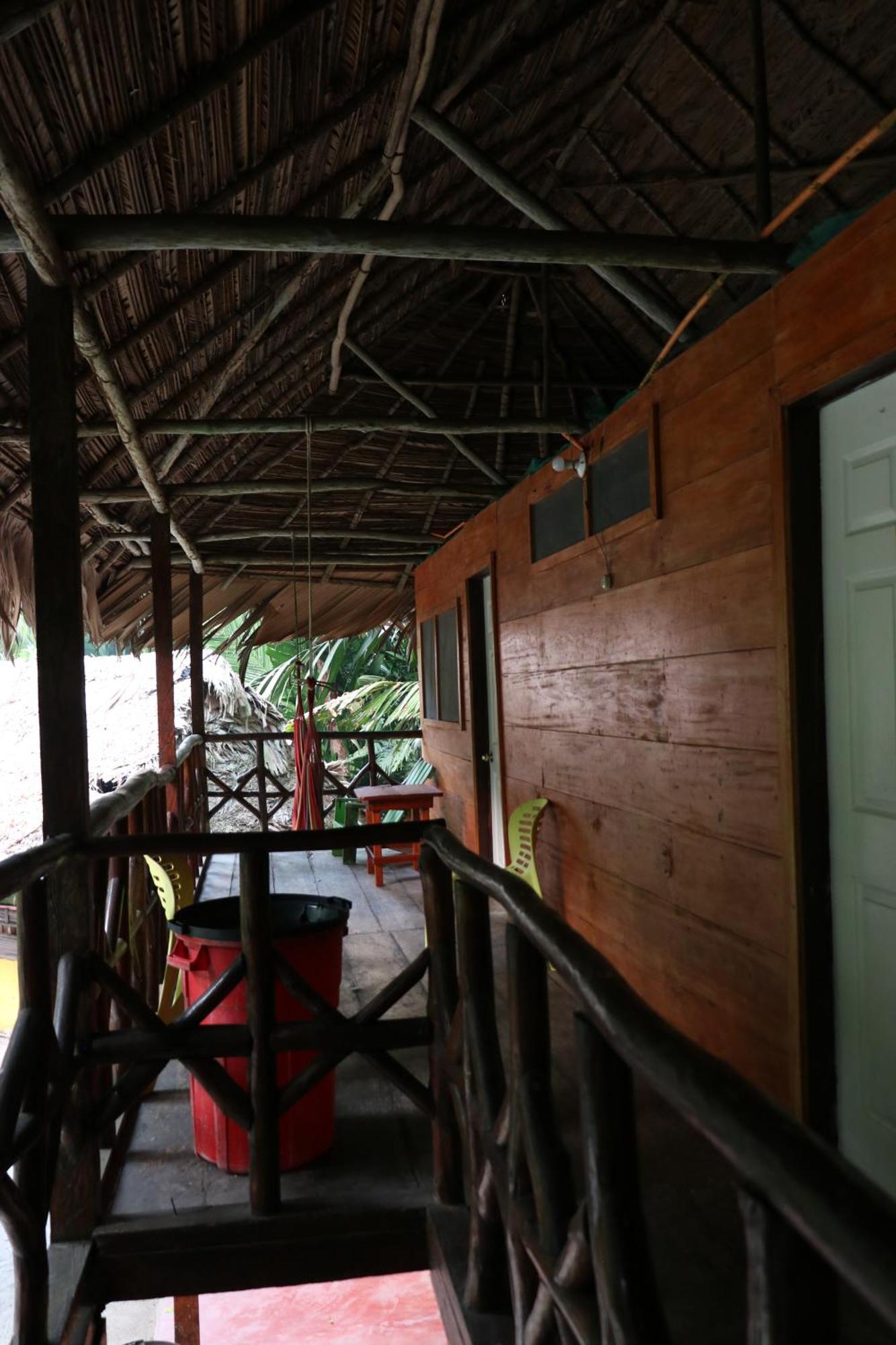 Hotel Salvador Gaviota Livingston Bagian luar foto
