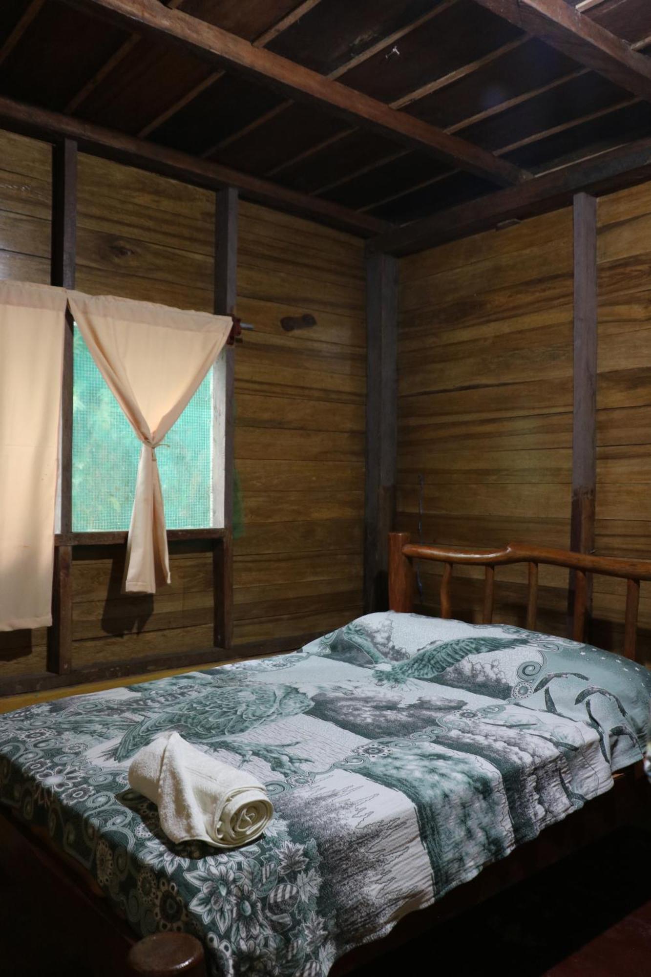 Hotel Salvador Gaviota Livingston Bagian luar foto