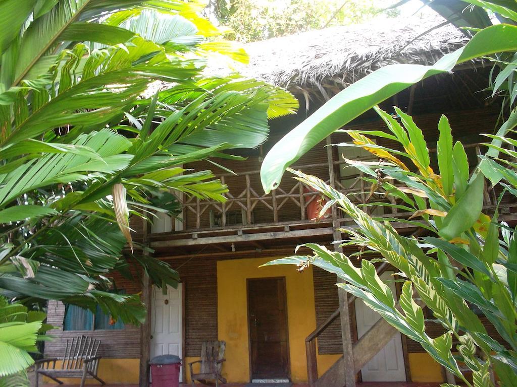 Hotel Salvador Gaviota Livingston Bagian luar foto