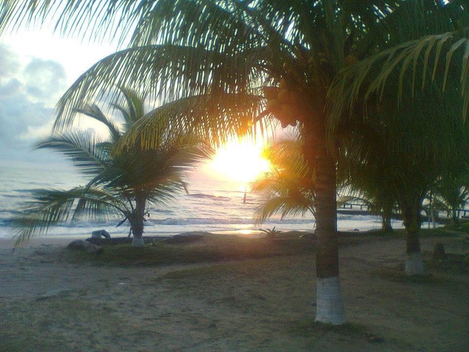 Hotel Salvador Gaviota Livingston Bagian luar foto