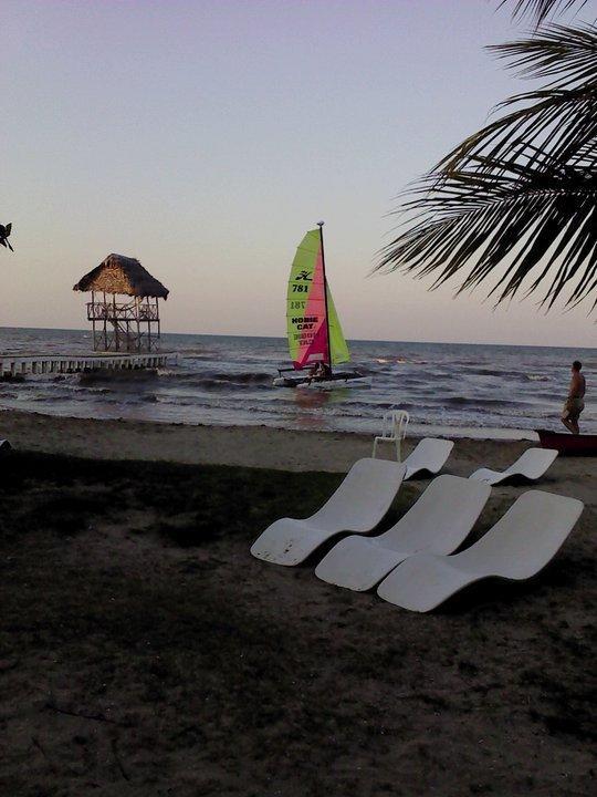 Hotel Salvador Gaviota Livingston Bagian luar foto